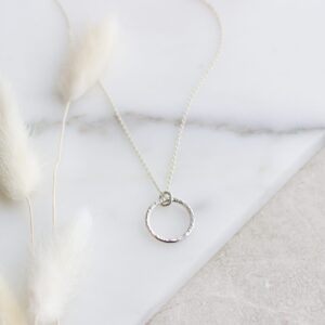Mjöll Circle Neckleace
