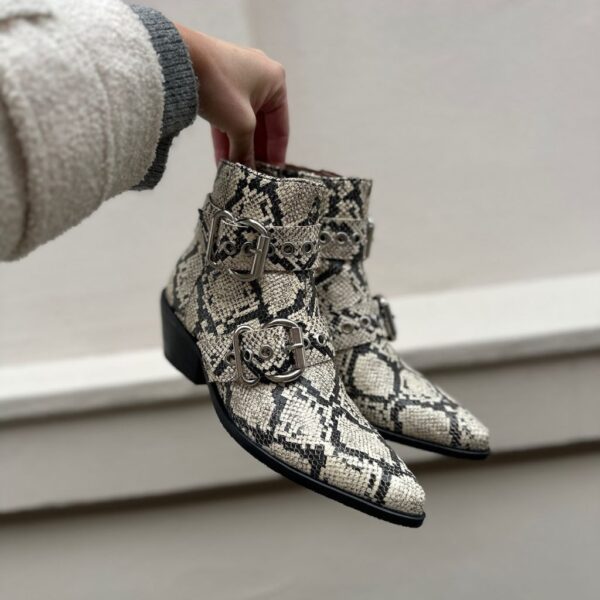 Copenhagen Shoes Move For More